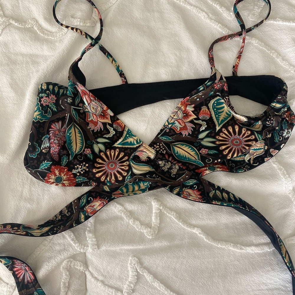 LSPACE SWIM Top - Picture 3 of 3
